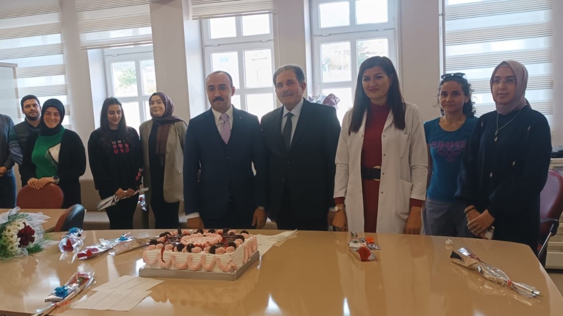 Yunak Borsa İstanbul Yatılı Bölge Ortaokulu'nda Öğretmenler Günü!